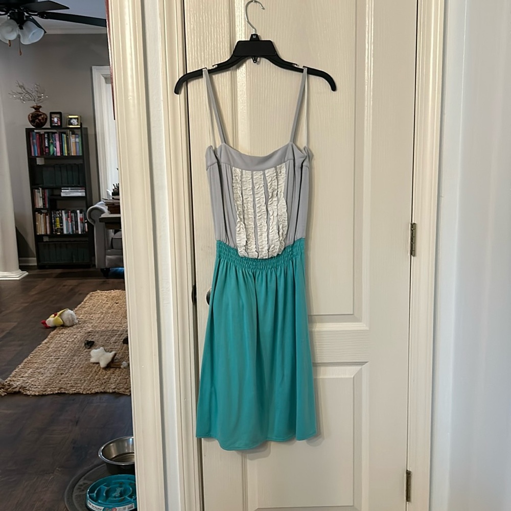 No tag, but it fits like a size 4, cotton